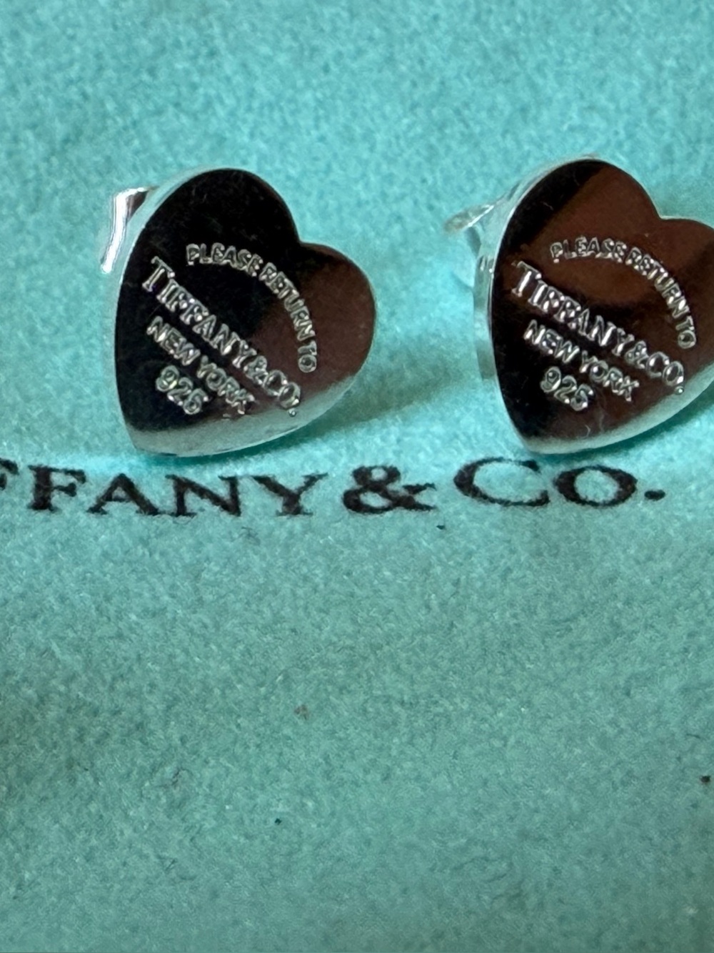 Tiffany and co mini heart earrings - Picture 3 of 14